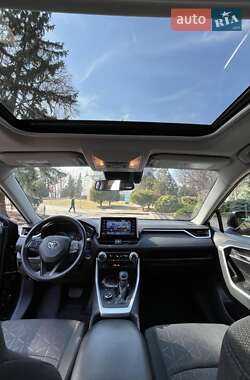 Внедорожник / Кроссовер Toyota RAV4 2020 в Полтаве