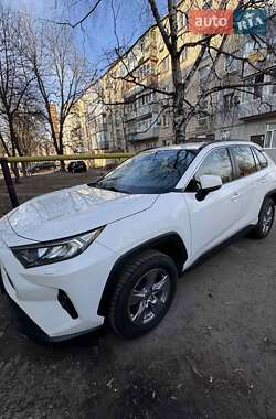 Позашляховик / Кросовер Toyota RAV4 2022 в Дніпрі