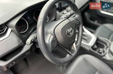Внедорожник / Кроссовер Toyota RAV4 2019 в 