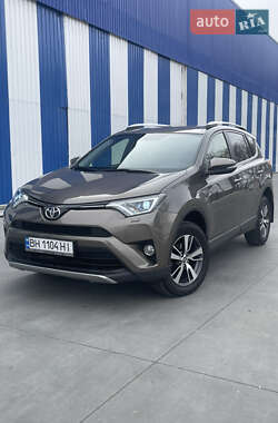 Внедорожник / Кроссовер Toyota RAV4 2017 в 