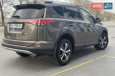 Внедорожник / Кроссовер Toyota RAV4 2017 в 