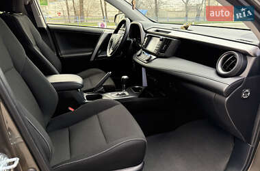 Внедорожник / Кроссовер Toyota RAV4 2017 в 
