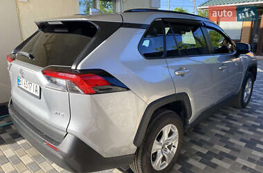 Внедорожник / Кроссовер Toyota RAV4 2021 в 