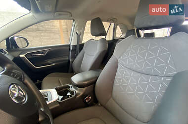 Внедорожник / Кроссовер Toyota RAV4 2021 в 