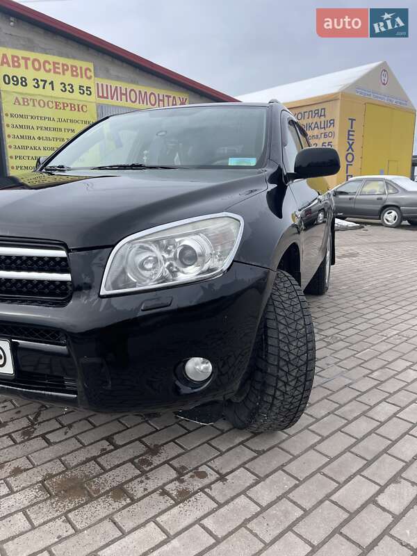 Внедорожник / Кроссовер Toyota RAV4 2007 в Новояворовске