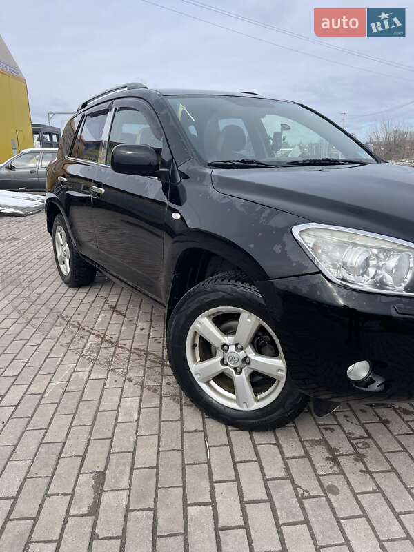 Внедорожник / Кроссовер Toyota RAV4 2007 в Новояворовске
