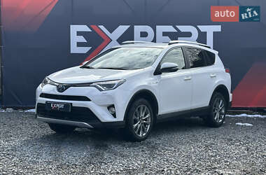 Внедорожник / Кроссовер Toyota RAV4 2017 в 