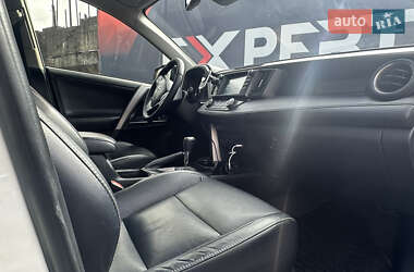 Внедорожник / Кроссовер Toyota RAV4 2017 в 