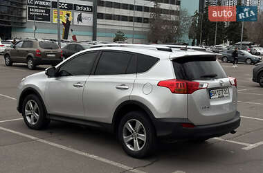 Позашляховик / Кросовер Toyota RAV4 2015 в 