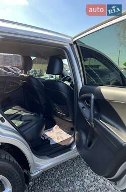 Позашляховик / Кросовер Toyota RAV4 2010 в 