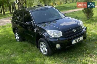 Позашляховик / Кросовер Toyota RAV4 2004 в 