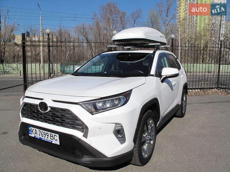 Позашляховик / Кросовер Toyota RAV4 2019 в Києві