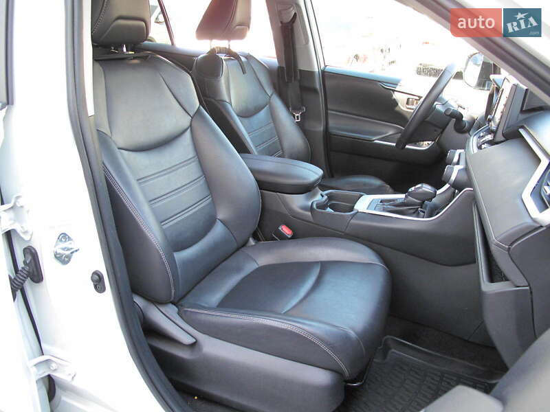 Позашляховик / Кросовер Toyota RAV4 2019 в Києві