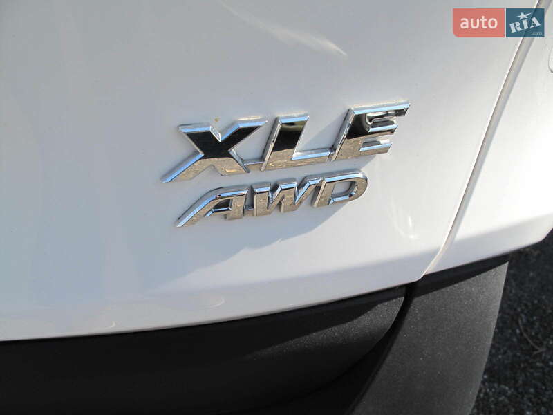 Позашляховик / Кросовер Toyota RAV4 2019 в Києві
