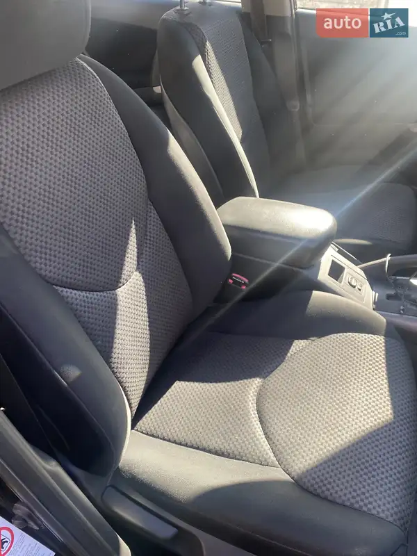 Внедорожник / Кроссовер Toyota RAV4 2006 в 