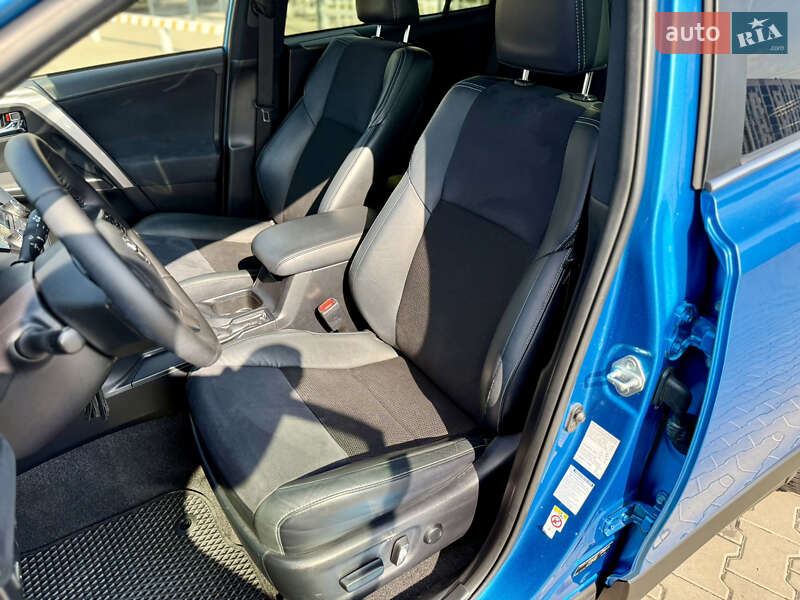 Позашляховик / Кросовер Toyota RAV4 2016 в Києві