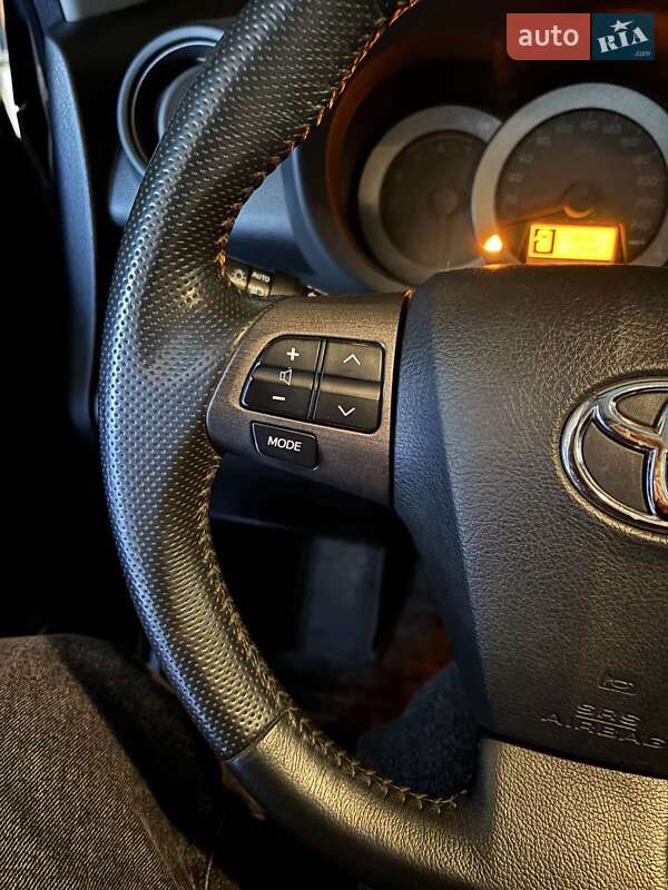 Внедорожник / Кроссовер Toyota RAV4 2009 в Кривом Роге