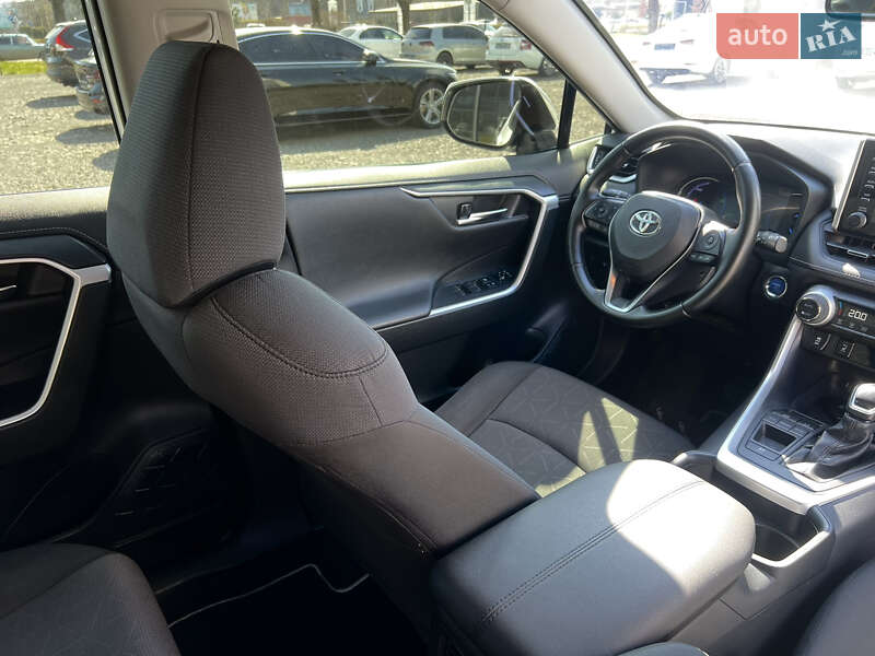 Внедорожник / Кроссовер Toyota RAV4 2019 в Ужгороде