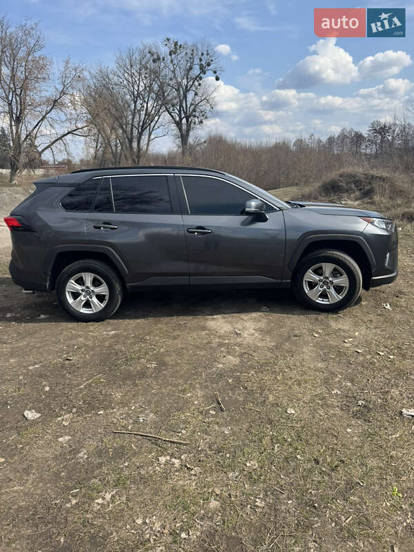 Позашляховик / Кросовер Toyota RAV4 2020 в Сумах