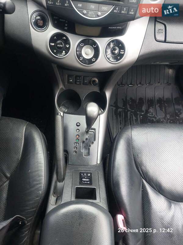 Внедорожник / Кроссовер Toyota RAV4 2006 в Киеве