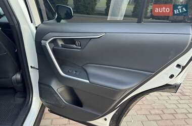 Внедорожник / Кроссовер Toyota RAV4 2021 в 