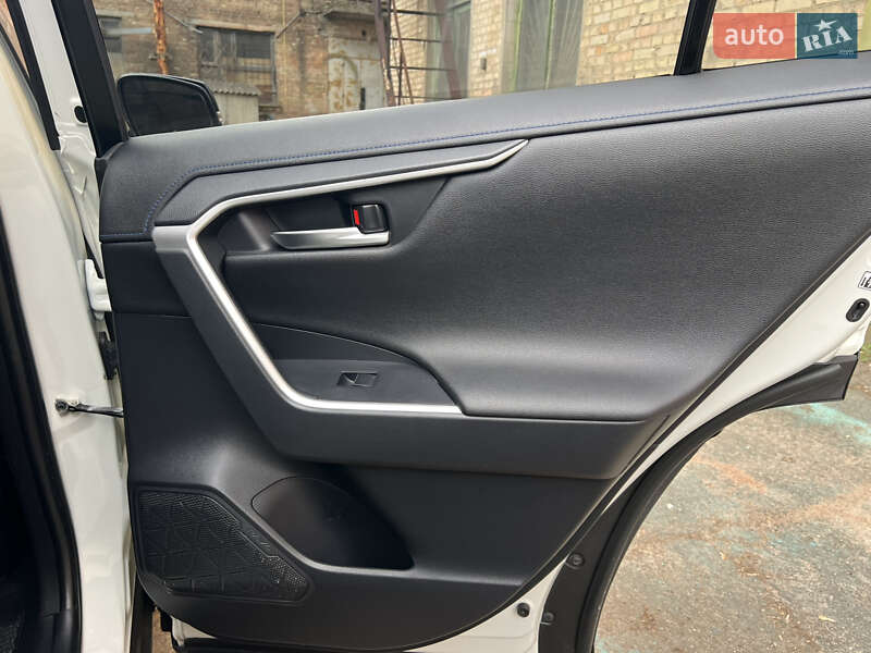 Позашляховик / Кросовер Toyota RAV4 2019 в Києві
