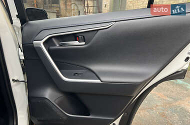 Внедорожник / Кроссовер Toyota RAV4 2019 в 