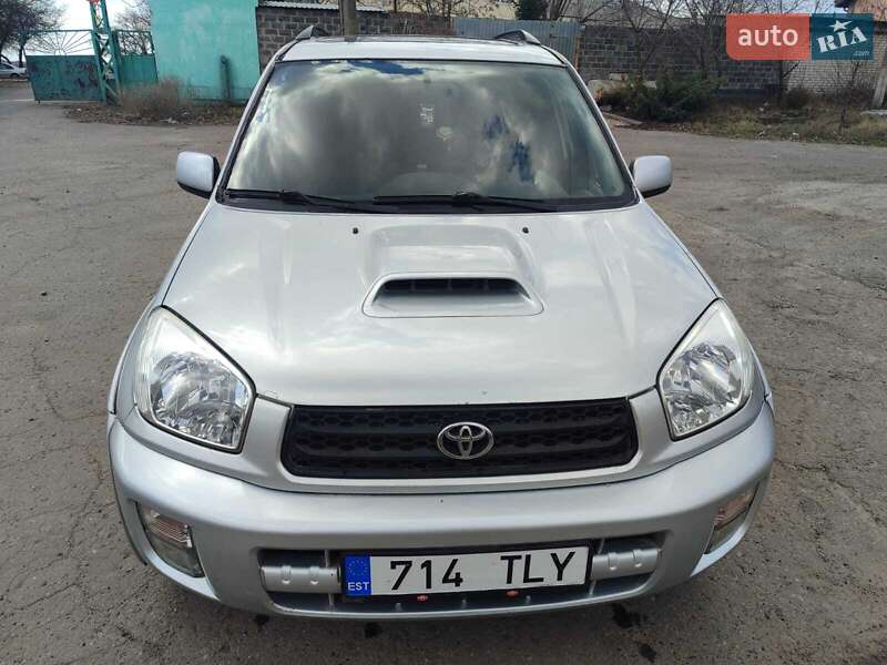 Позашляховик / Кросовер Toyota RAV4 2002 в 