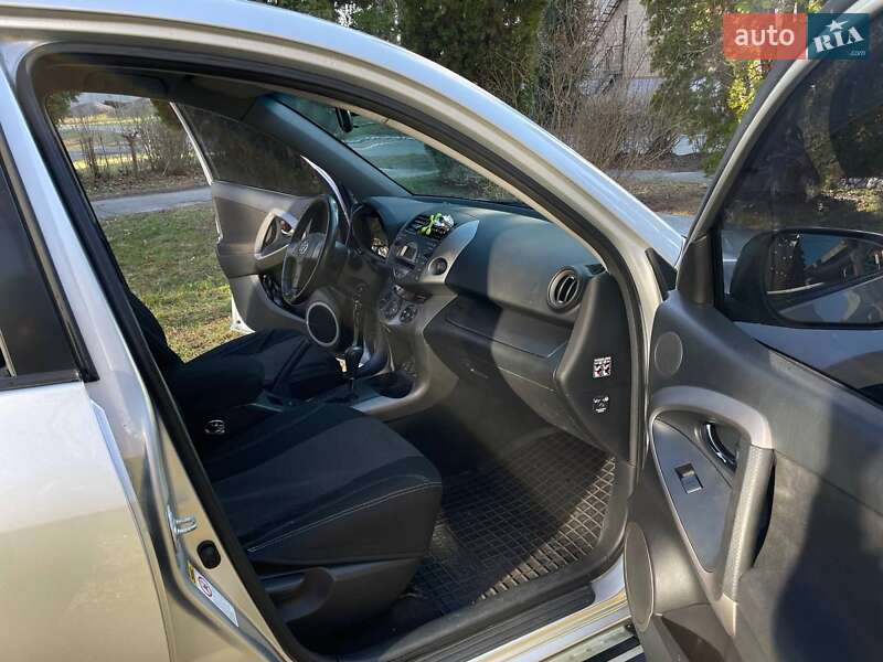 Внедорожник / Кроссовер Toyota RAV4 2007 в Киеве