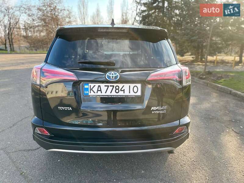 Позашляховик / Кросовер Toyota RAV4 2017 в Южноукраїнську
