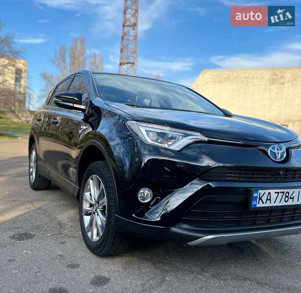 Позашляховик / Кросовер Toyota RAV4 2017 в Южноукраїнську