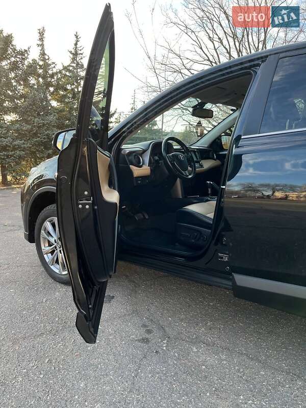 Позашляховик / Кросовер Toyota RAV4 2017 в Южноукраїнську