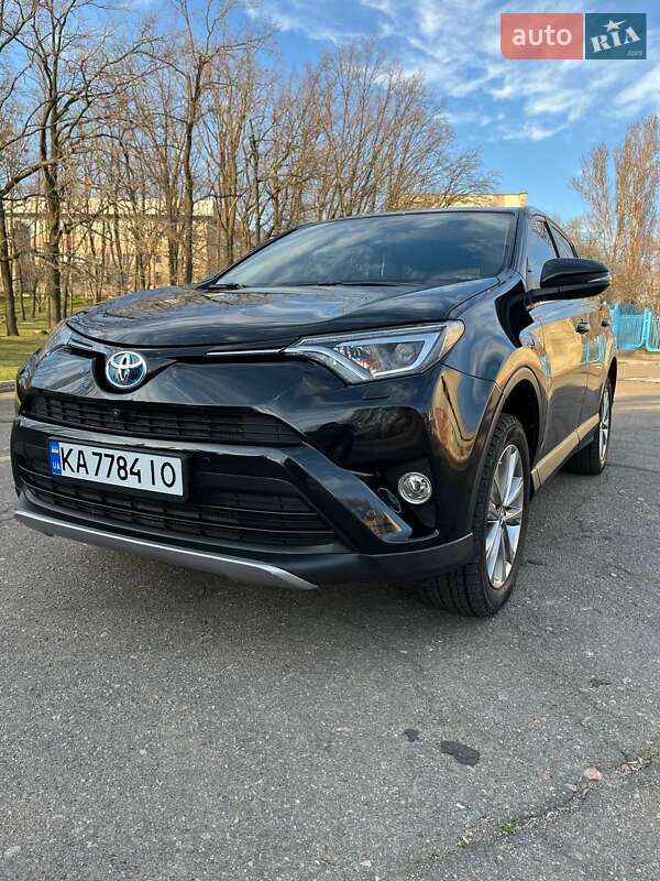 Позашляховик / Кросовер Toyota RAV4 2017 в Южноукраїнську