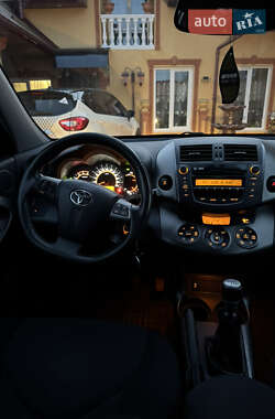 Внедорожник / Кроссовер Toyota RAV4 2009 в 
