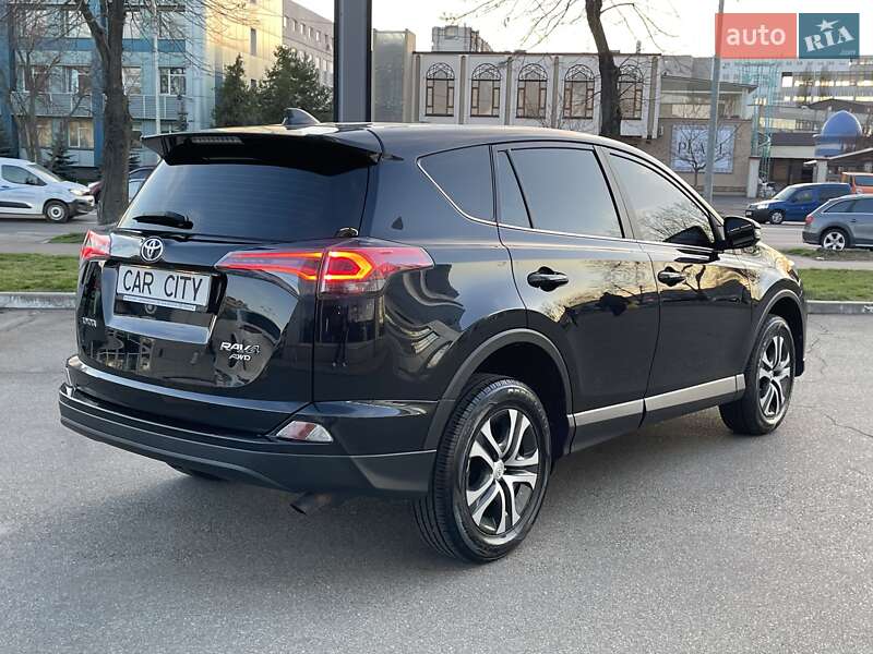 Позашляховик / Кросовер Toyota RAV4 2017 в Києві