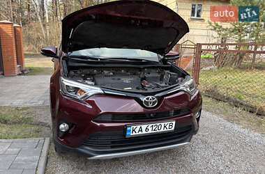 Позашляховик / Кросовер Toyota RAV4 2017 в Києві