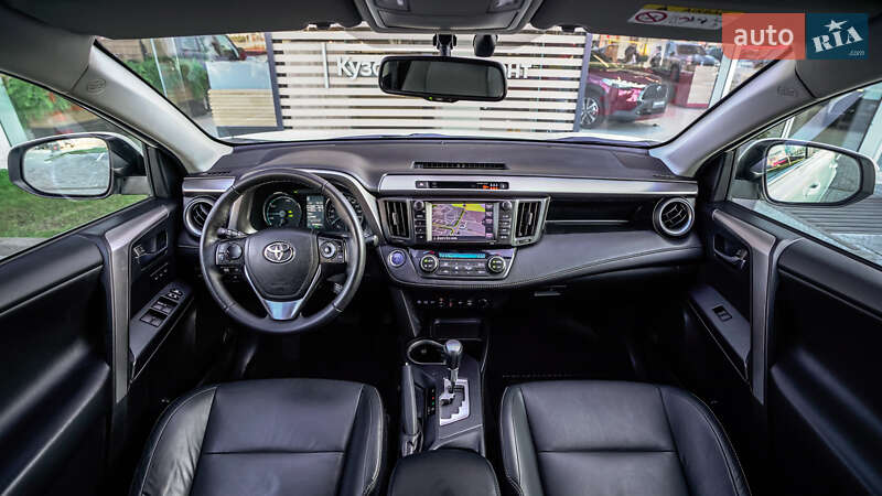 Внедорожник / Кроссовер Toyota RAV4 2017 в Львове