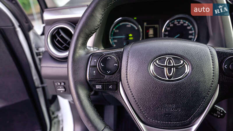 Внедорожник / Кроссовер Toyota RAV4 2017 в Львове