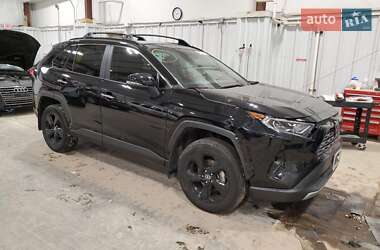 Позашляховик / Кросовер Toyota RAV4 2021 в 