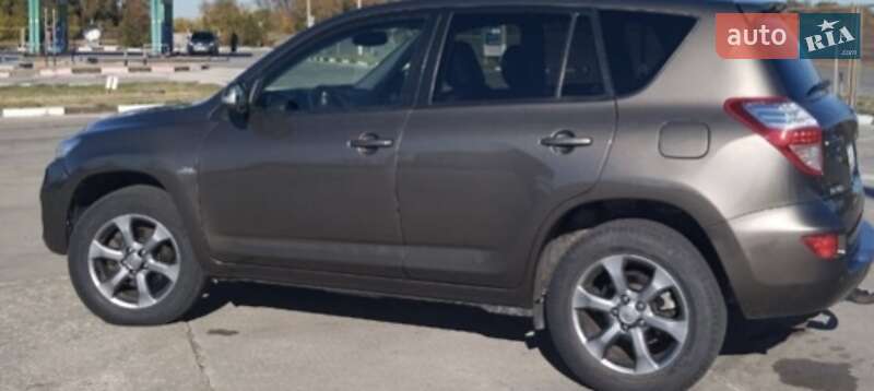 Внедорожник / Кроссовер Toyota RAV4 2010 в Днепре