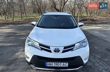 Позашляховик / Кросовер Toyota RAV4 2015 в 