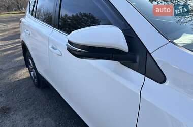 Позашляховик / Кросовер Toyota RAV4 2015 в 