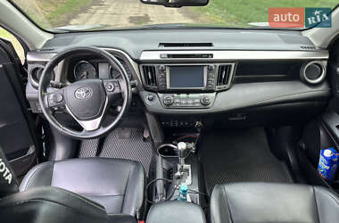 Позашляховик / Кросовер Toyota RAV4 2017 в 