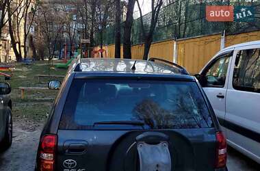 Внедорожник / Кроссовер Toyota RAV4 2004 в 