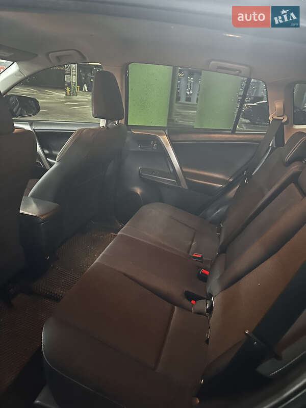 Позашляховик / Кросовер Toyota RAV4 2018 в Гатне