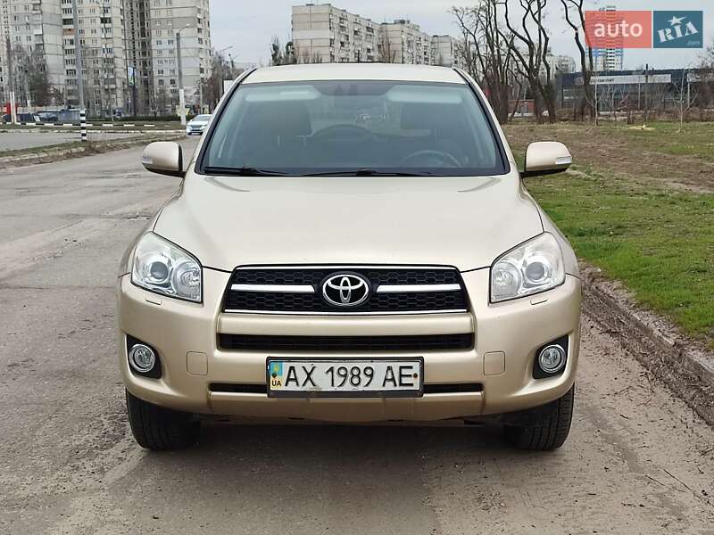 Внедорожник / Кроссовер Toyota RAV4 2009 в 