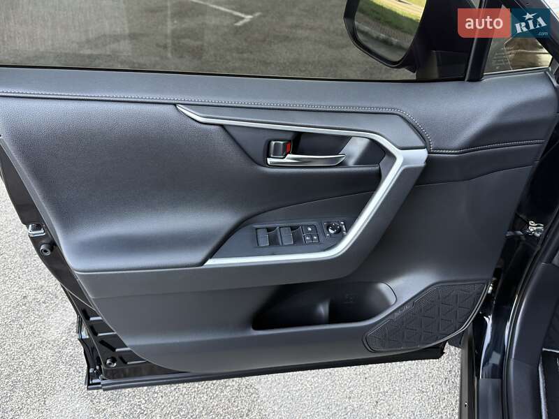 Позашляховик / Кросовер Toyota RAV4 2020 в Києві