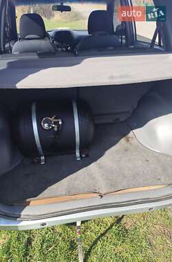Внедорожник / Кроссовер Toyota RAV4 2003 в 