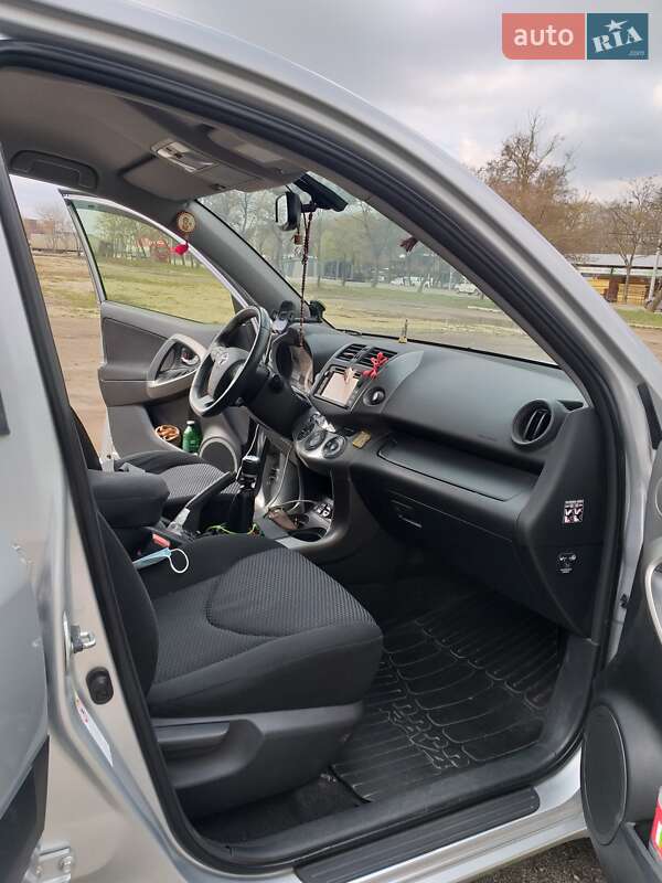 Позашляховик / Кросовер Toyota RAV4 2012 в Тернополі