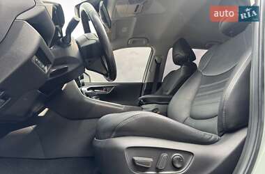 Внедорожник / Кроссовер Toyota RAV4 2021 в 